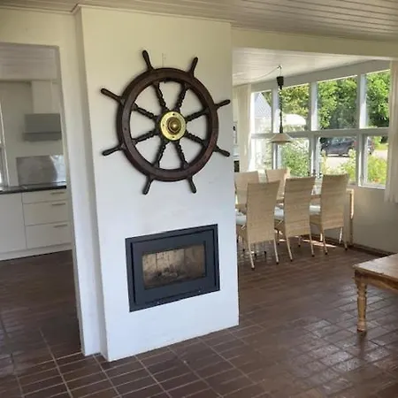 Feriehus Main House - Rolsø Retreat