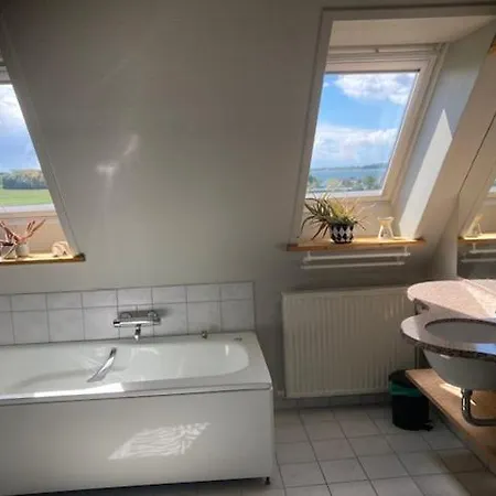 Main House - Rolsø Retreat Feriehus *